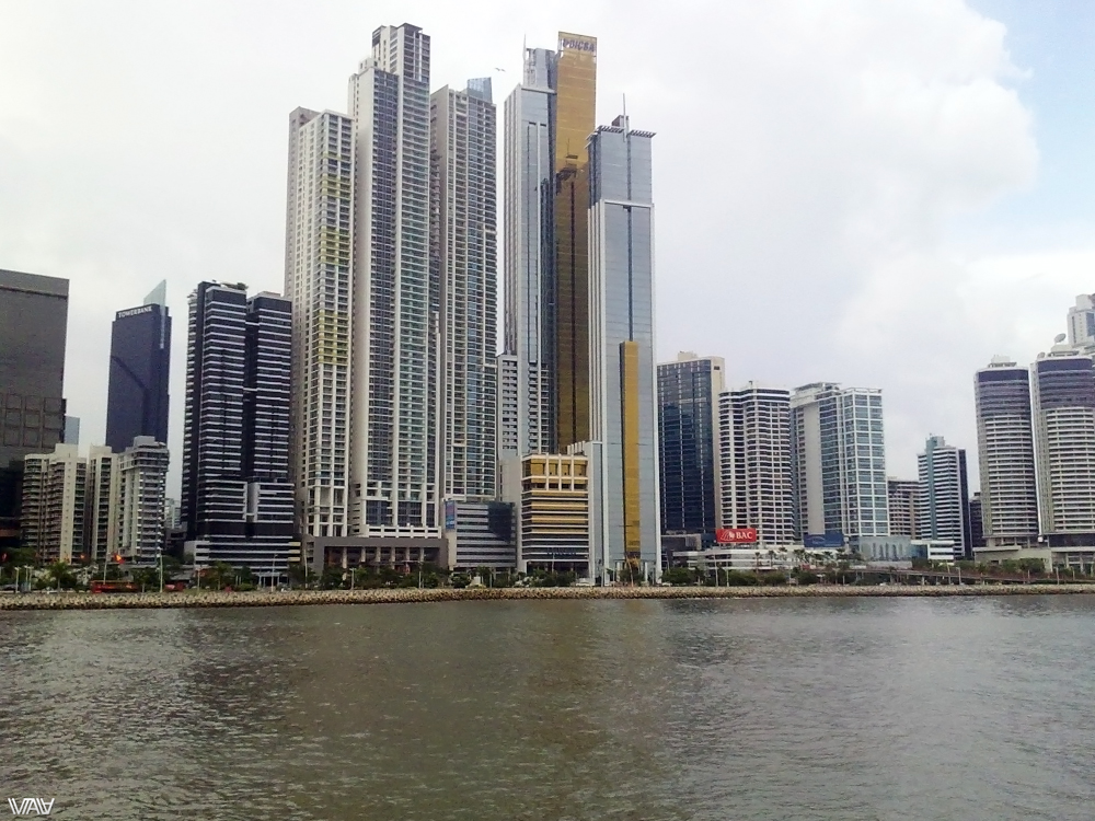 Необычные небоскребы на берегу океана в новом Панама Сити