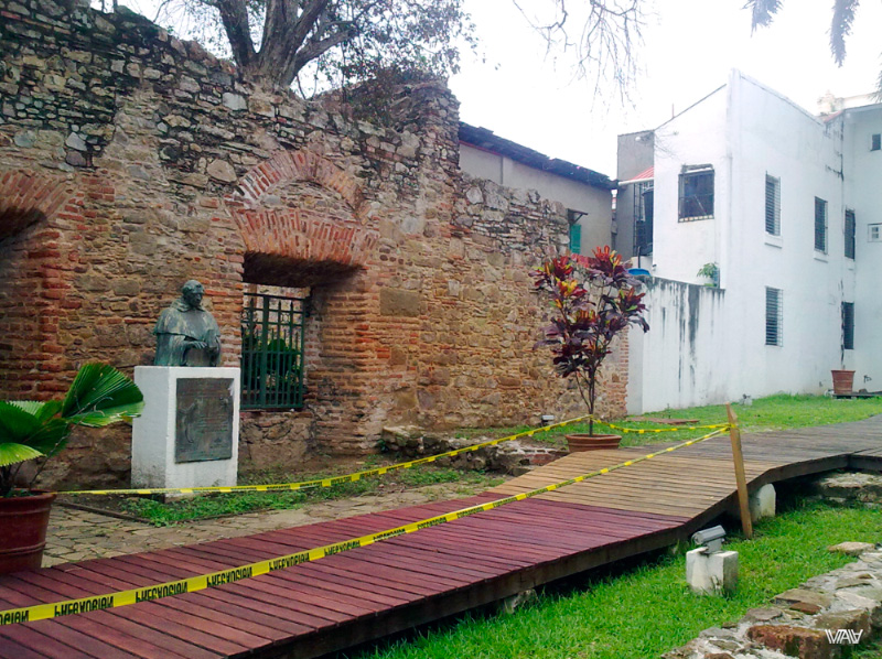 Остатки стены церкви в старом городе Панама Сити