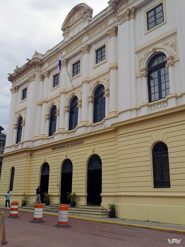 Конечно, дом правительство отреставрирован и расположен в чистой части старого города Панама Сити