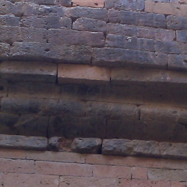 Очень странная структура построения, тем более или даже для древнего храма. Прасат Краван, Ангкор, Камбоджа