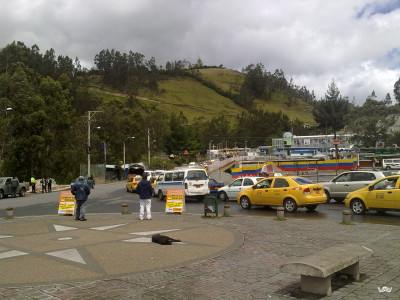 Taxis drive people from bus station in Ipiales to Ecuadorian border checkpoint